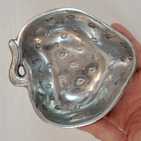 no brand Other - STRAWBERRY SHAPED SILVER METAL BOWL